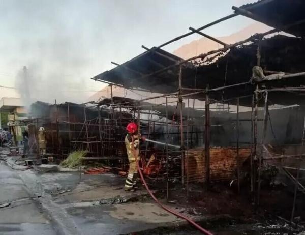 آتش سوزی بازار گل محلاتی با 2 کشته و 8 مصدوم